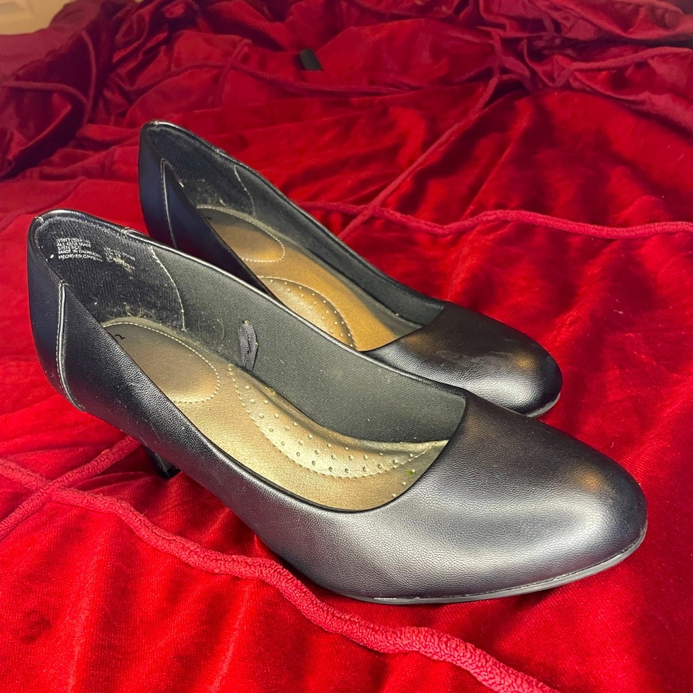 Low heeled stilettos❄️